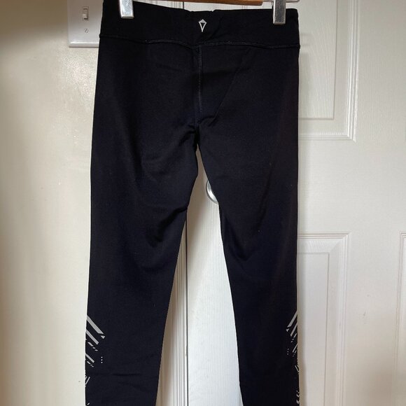 Ivivva High-Rise Everlux Fabric Leggings with Reflective Designs - Black - Picture 2 of 3